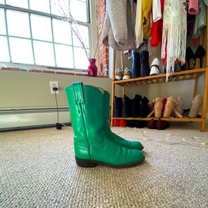 Vintage Justin boots turquoise colored! Size 6